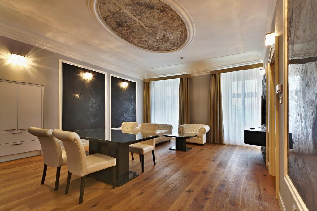 Wellness Hotel Republika 24 Apartments Pilzno Zewnętrze zdjęcie